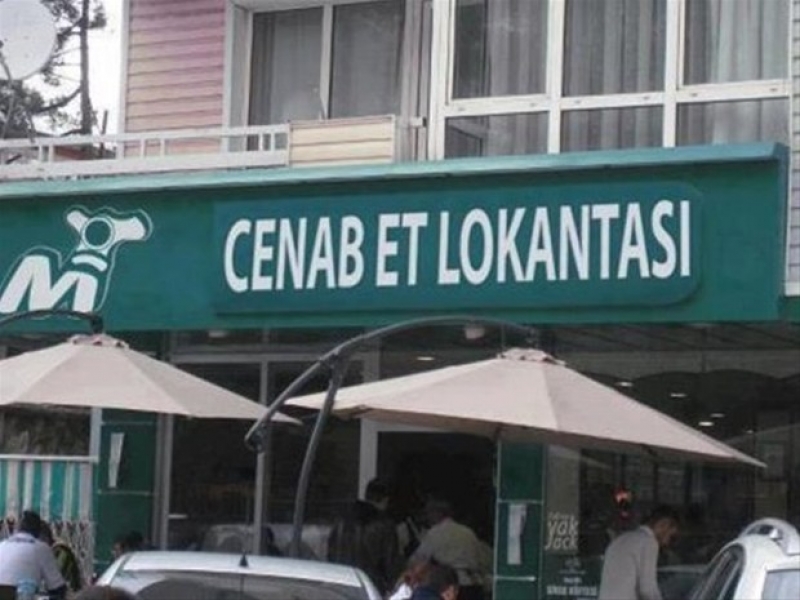 Dükkanlarına koydukları isimlerle kâh güldürüyor kâh "yok artık" dedirtiyor.

HABERİN DEVAMI İÇİN FOTOĞRAFA TIKLAYIN