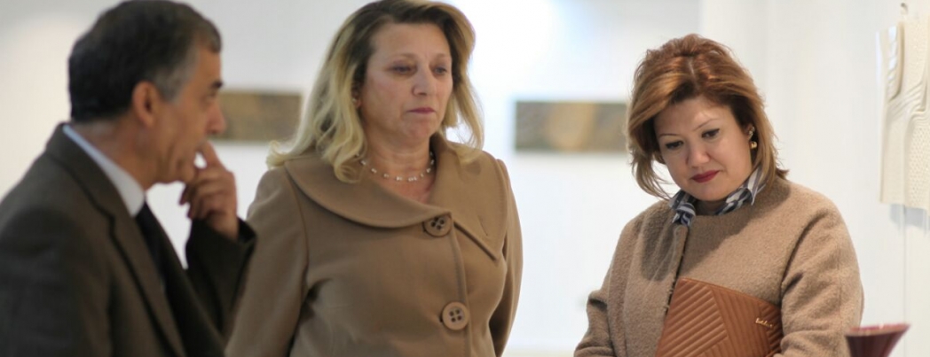 BATMAN VALİSİ AHMET DENİZ’İN EŞİ OLCAY DENİZ SERAMİK SERGİSİNİ GEZDİ