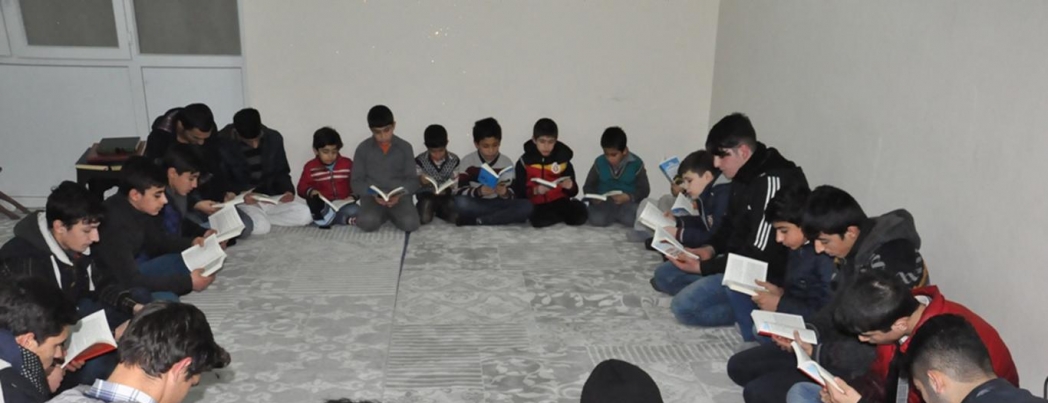 Çocuklar toplu halde Siyer Sınavı\'na hazırlanıyorlar