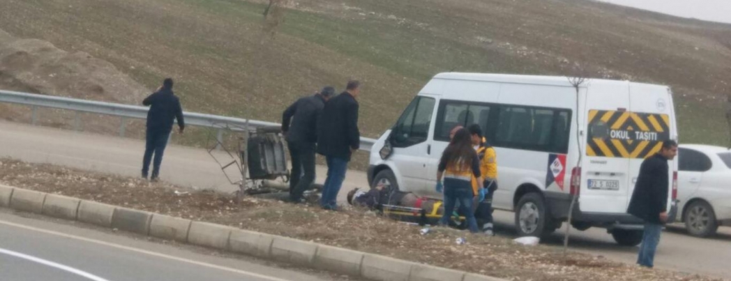Öğrenci servisi el arabasına çarptı: Bir yaralı