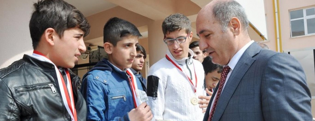 \'Dost Kitaplar ve Dost Öğrenciler Projesi\' ödülleri verildi
