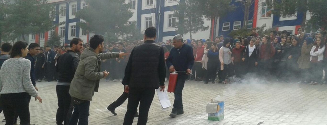 Okulda yangın tatbikatı yapıldı
