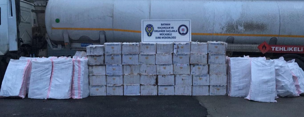 Yakıt tankerinde 56 bin paket kaçak sigara bulundu