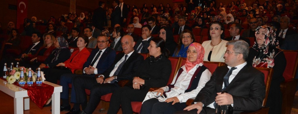 \"Peygamber Efendimiz kadınlarımızı yüceltmiştir\"