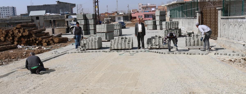Bayındır ve Sağlık mahallelerinde kilit taşı döşemesi