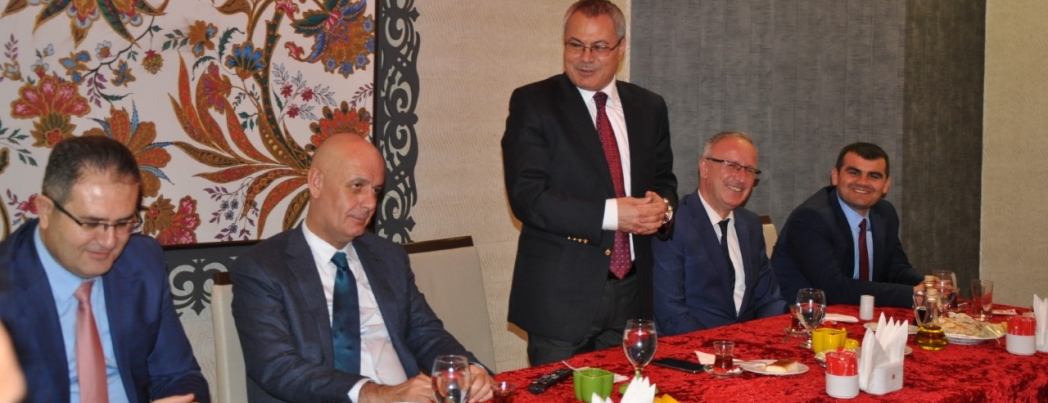 Başkan Vekili AKSOY, Özdemir\'in veda yemeğine katıldı