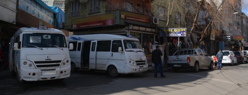 Esnaftan dolmuşların yolu kapatmasına tepki