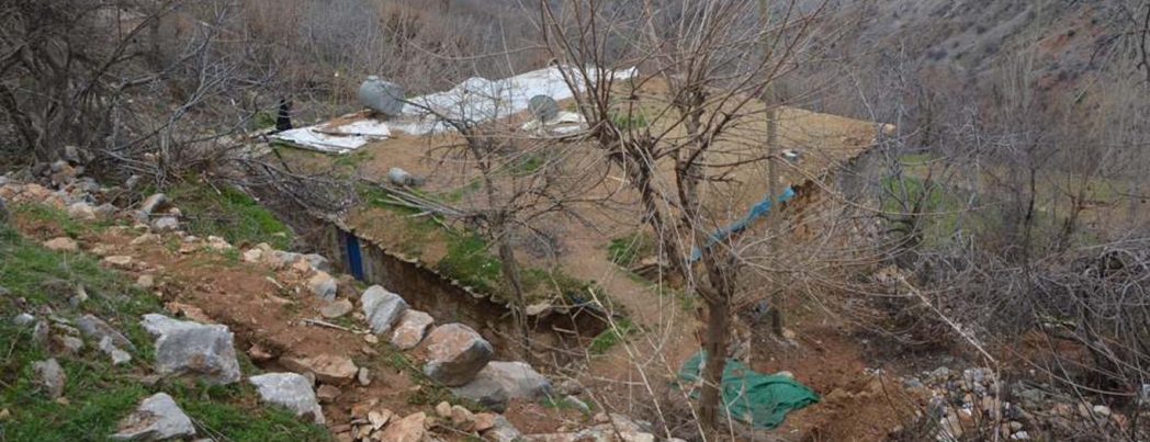 Evi yıkılma tehlikesi yaşayan aile yardım bekliyor