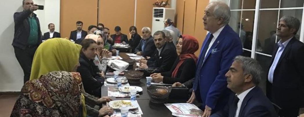 AK PARTİ’DE SAHA ELEMANLARINA MORAL YEMEĞİ