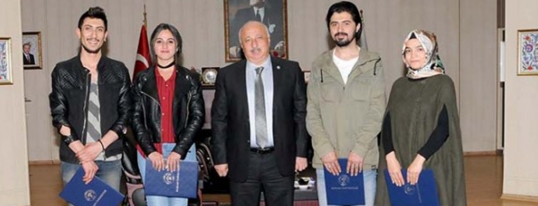 Rektör Durmuş \" Başarı Ödülsüz Kalmayacak\"