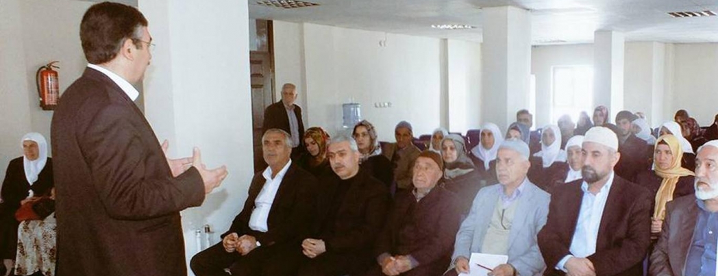 Umre yolcularına seminerler veriliyor