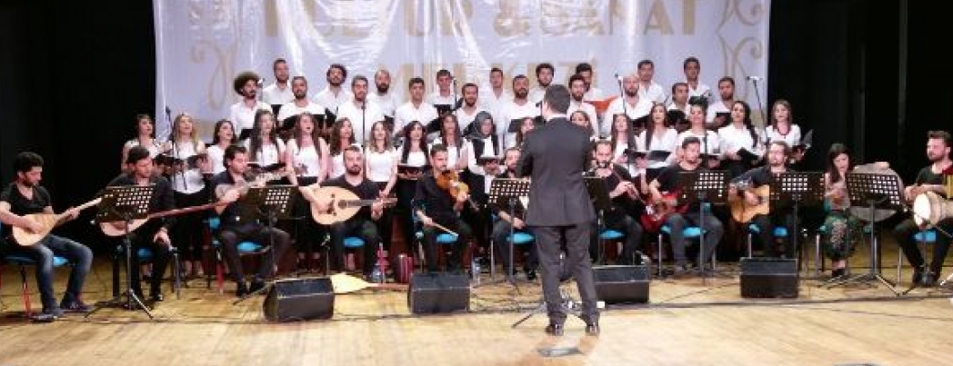 Çok  Dilli Müzik Korosu Büyüledi