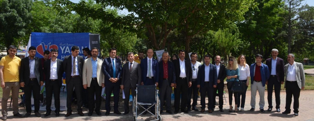 \"Bir dakika yerime geçer misin”