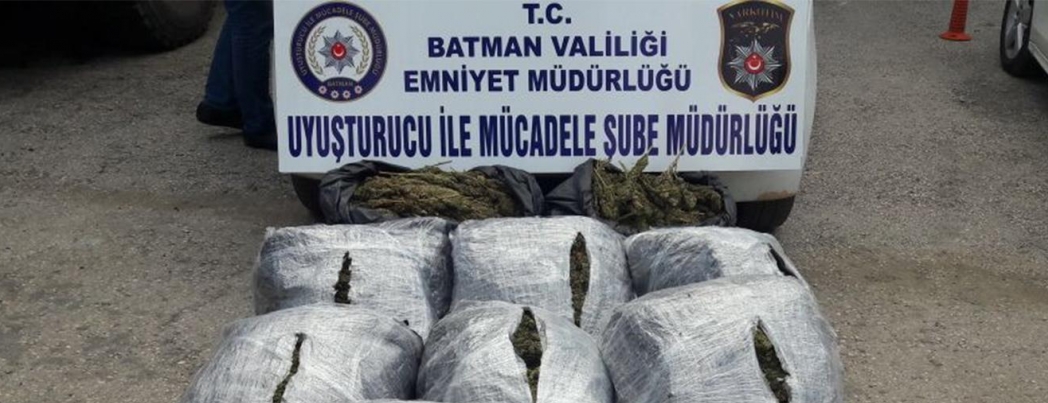 Kaçan araçta 96 kilo esrar ele geçirildi