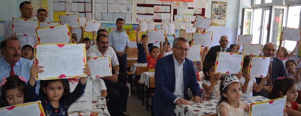 Batman\'da öğrenciler karne almanın sevincini yaşadı