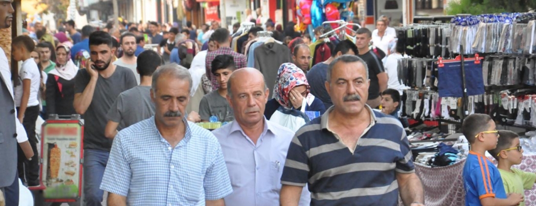 Batman\'da bayram alışverişi esnafın yüzünü güldürdü