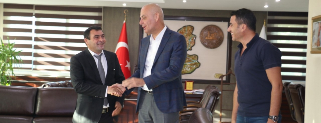 TGKK\'dan Başkan Vekili AKSOY\'a plaket
