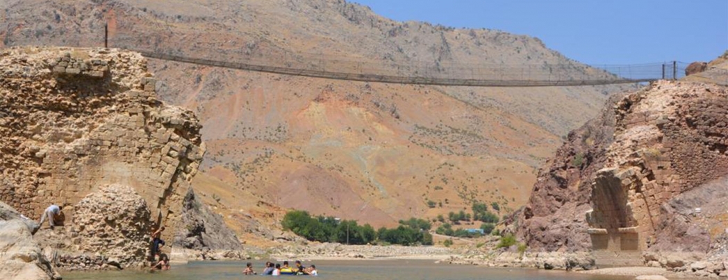Tarihi \"Pisyar Köprüsü\" yok olma tehlikesiyle karşı karşıya