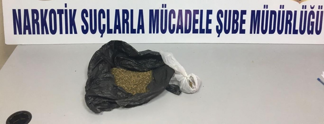 Küçük çocuğun üzerinde esrar bulundu