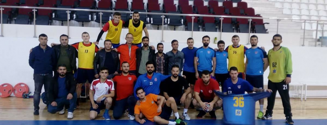 TARAFTARLARDAN HENTBOL TAKIMINA MORAL ZİYARETİ