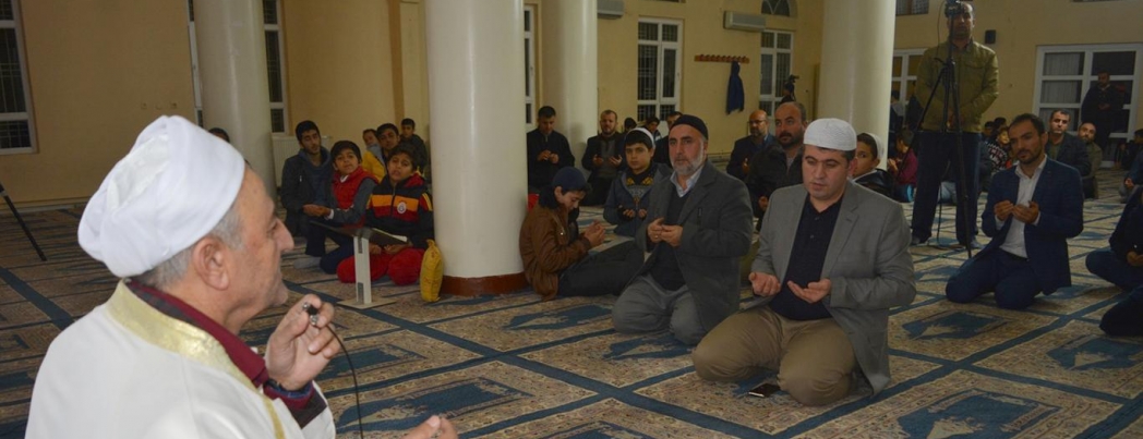 \"Peygamberin sünnetini sevdirmek için bu tür geceleri fırsat olarak görüyoruz\"