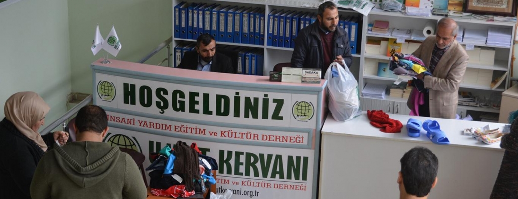 Batman Umut Kervanı\'ndan yüzlerce aileye giyim ve gıda yardımı