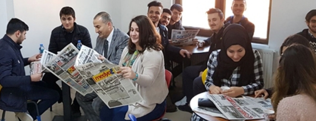 Yerel gazete okumadan derse başlamıyorlar!