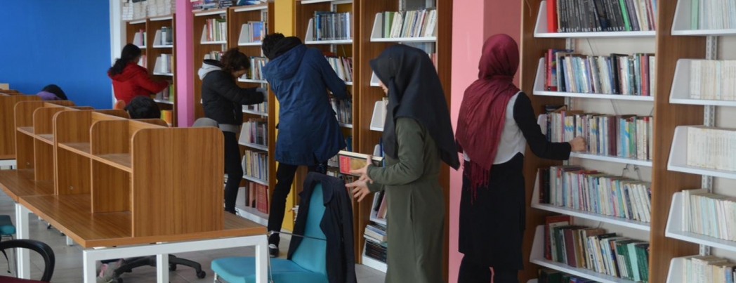 Liseli öğrencilerden \"Kitap Bir İlaçtır\" kampanyası