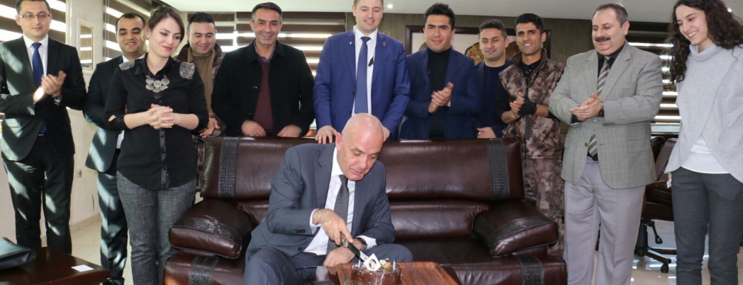 PERSONELİNDEN BAŞKAN VEKİLİ AKSOY\'A SÜRPRİZ