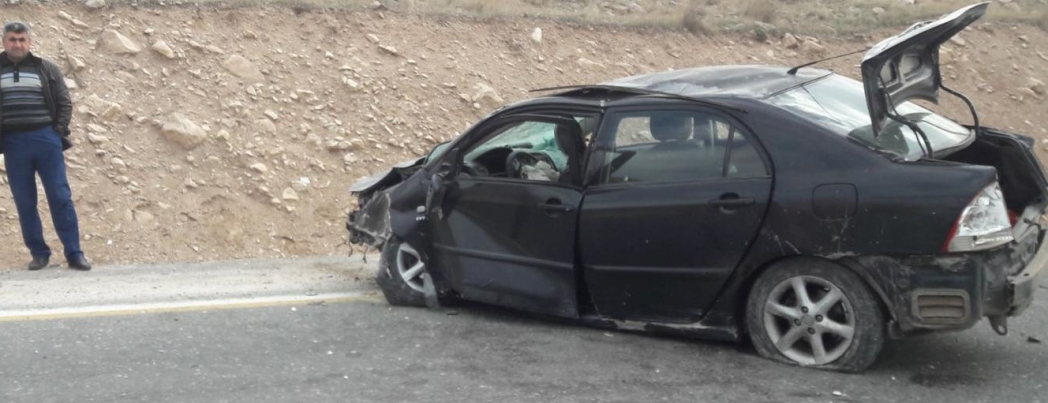 Takla atan otomobilden yara almadan kurtuldular