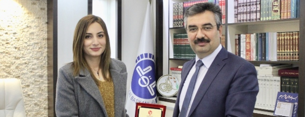 Müftü Erhan\'a Plaket