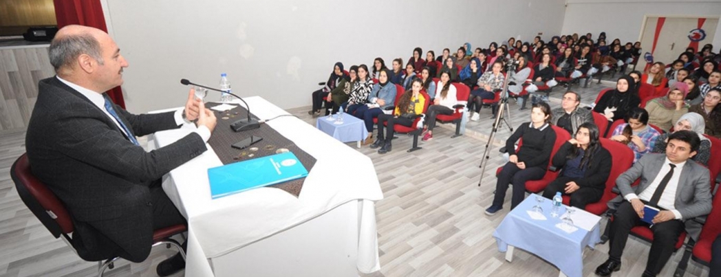 \"Medeniyetimizin en önemli vasfı kitap ve okuma medeniyeti olmasıdır\"