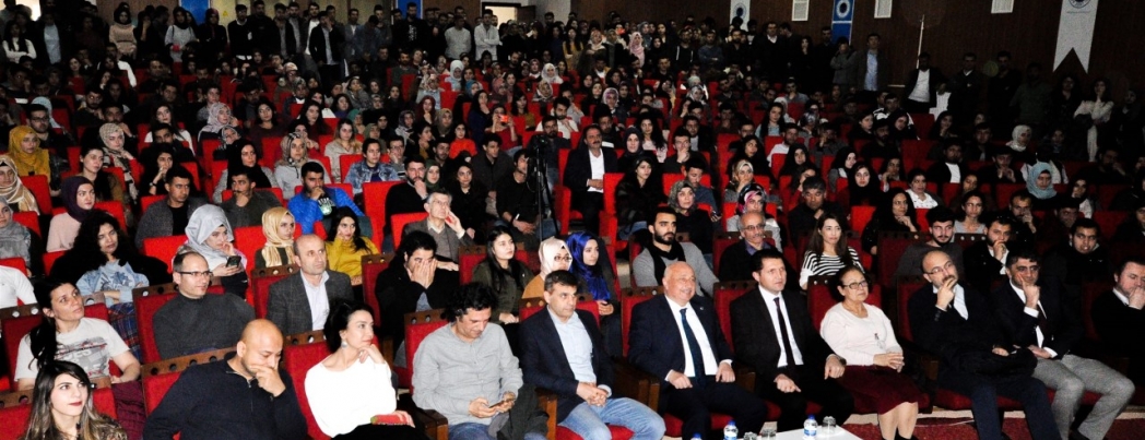 “Büyük İktisatçılar” Tiyatro Oyununu Beğeniyle İzlendi