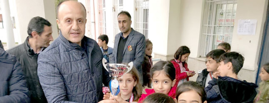 500 kişiyle satranç şampiyonası