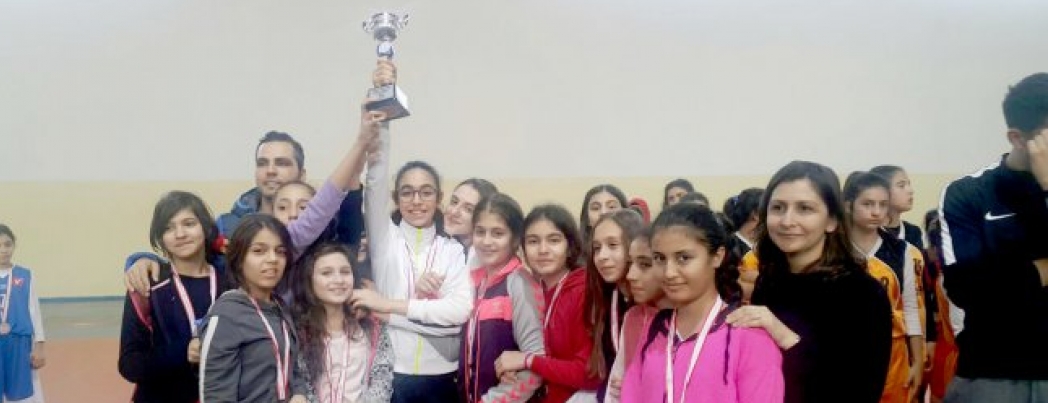 Beşiri’li Kızlar şampiyonluğa abone