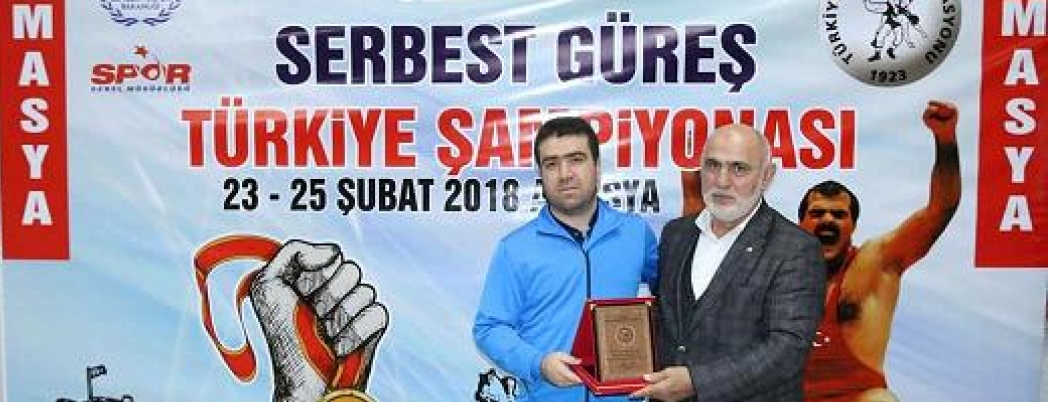 Petrolspor’lu Kay, yılın en centilmen antrenörü seçildi