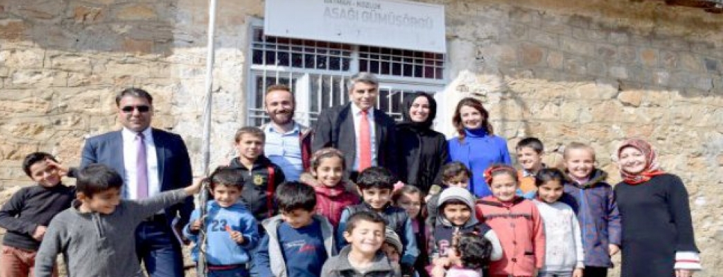 Kozluk İlçe Milli Eğitim Müdüründen köy okuluna ziyaret