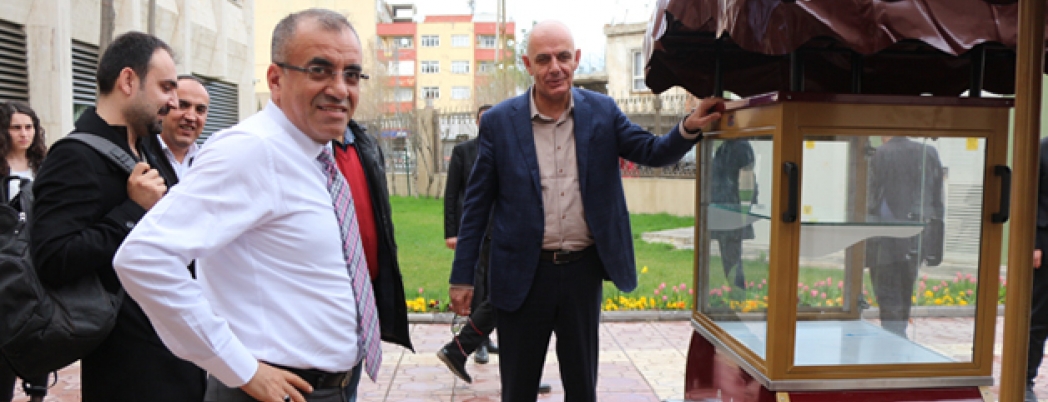 Simitçi ve mısırcılara araba