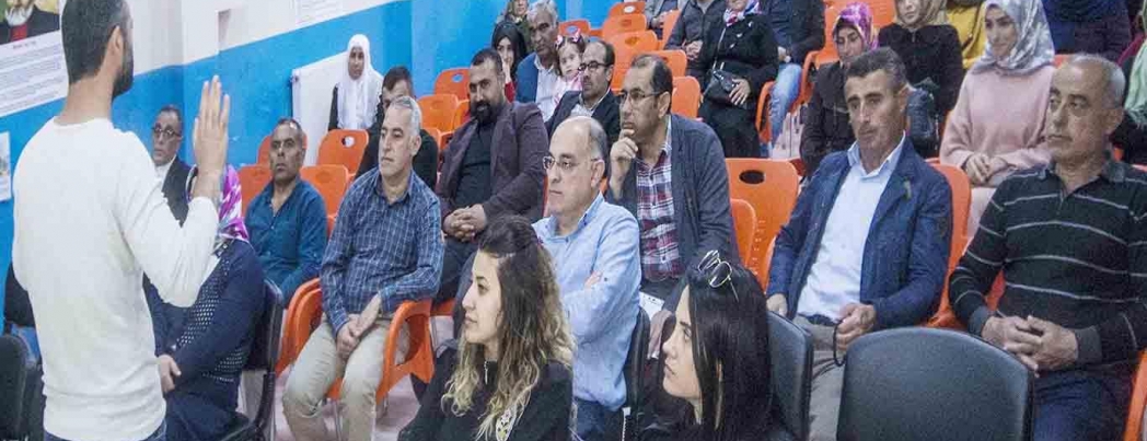 \"İnternet Güvenliği ve Telefon Bağımlılığı\" konulu seminer düzenlendi