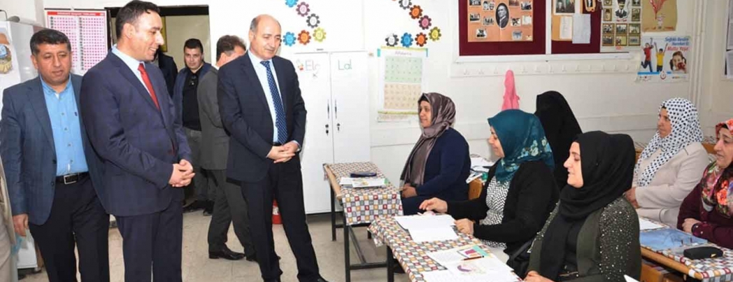 Okuryazarlık eğitimi alan kursiyerlere ziyaret