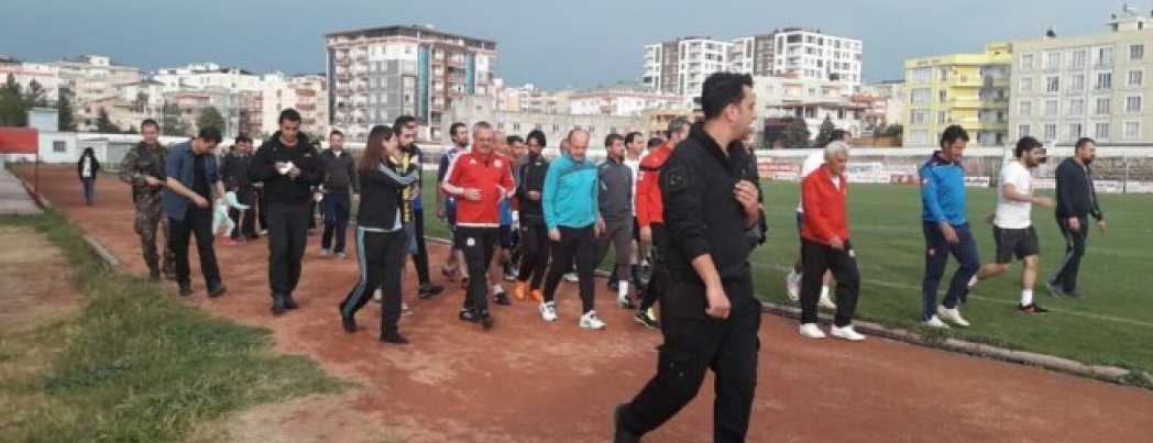 Vali Deniz’den ‘Koşabiliyorken koş’ projesine destek