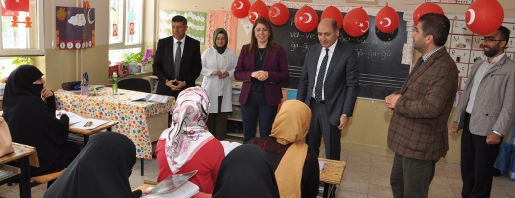 \"Okuma yazma öğrenerek kendinize ve çocuklarınıza katkınız olacak\"