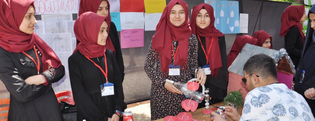 ​İHL öğrencilerinden “TÜBİTAK Bilim Fuarı”