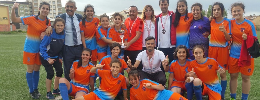 GENÇ KIZLAR KADIN FUTBOL TAKIMIMIZ İLK 8’DE