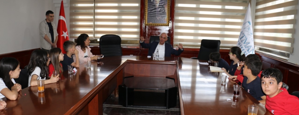 AKSOY ÖĞRENCİLERİN SORULARINI YANITLADI