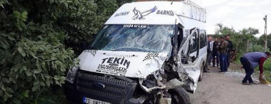 Öğrenci servisi kaza yaptı, yaralılar var