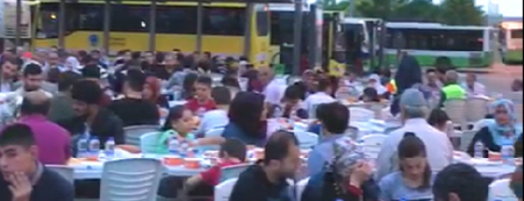 HASTA YAKINLARINA VE EVE GİDEMEYENLERE İFTAR YEMEĞİ