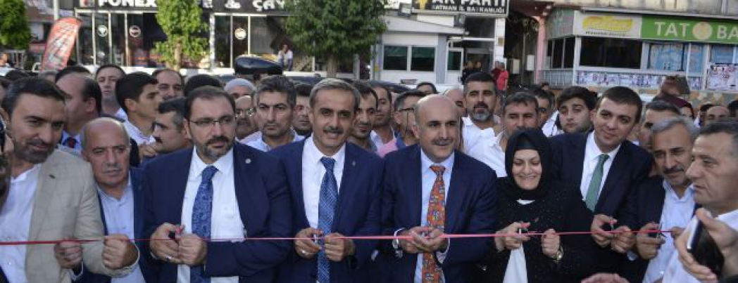Yoğun Sevgi gösterisinde bulunan vatandaşların  COŞKULU KARŞILAMASI