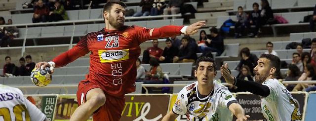 HENTBOLDA TRANSFERLER HIZ KESMİYOR