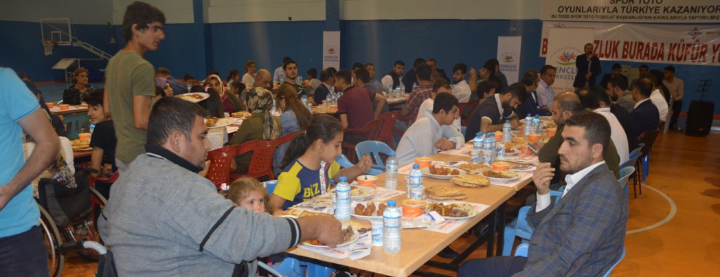 Engelliler iftar programında buluştu
